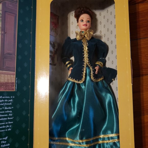 Yuletide Romance Barbie 1996 Hallmark Exclusive Special Edition 3rd in Series - Picture 2 of 6